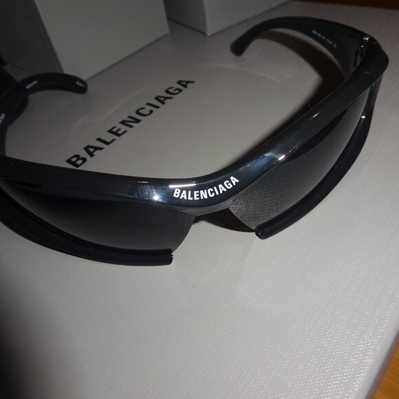 BALENCIAGA Sunglasses - Picture 7 of 11